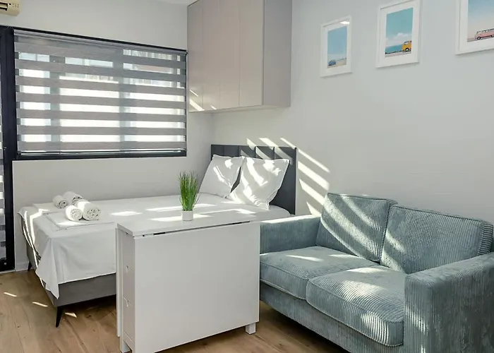 Stylish - Red Square Area - Location By Flat Mаnаger * Warna