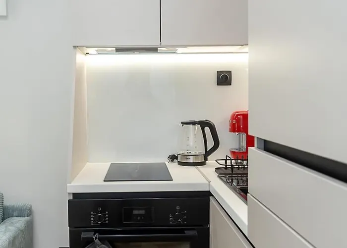 Stylish - Red Square Area - Location By Flat Mаnаger * Warna