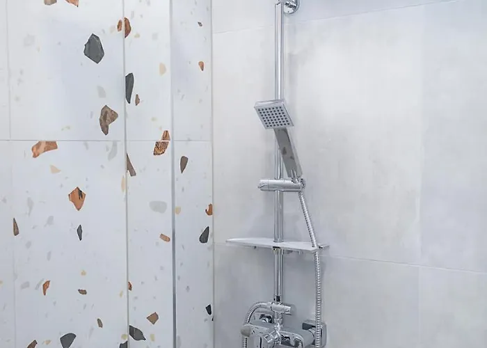 Stylish - Red Square Area - Location By Flat Mаnаger * Warna